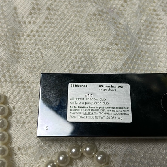 NWT Clinique All about Shadow Duo in brown & blue metallics with applicator - Picture 9 of 11